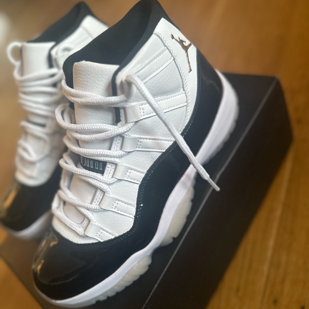 Jordan 11 Gratitude Sz 8.5